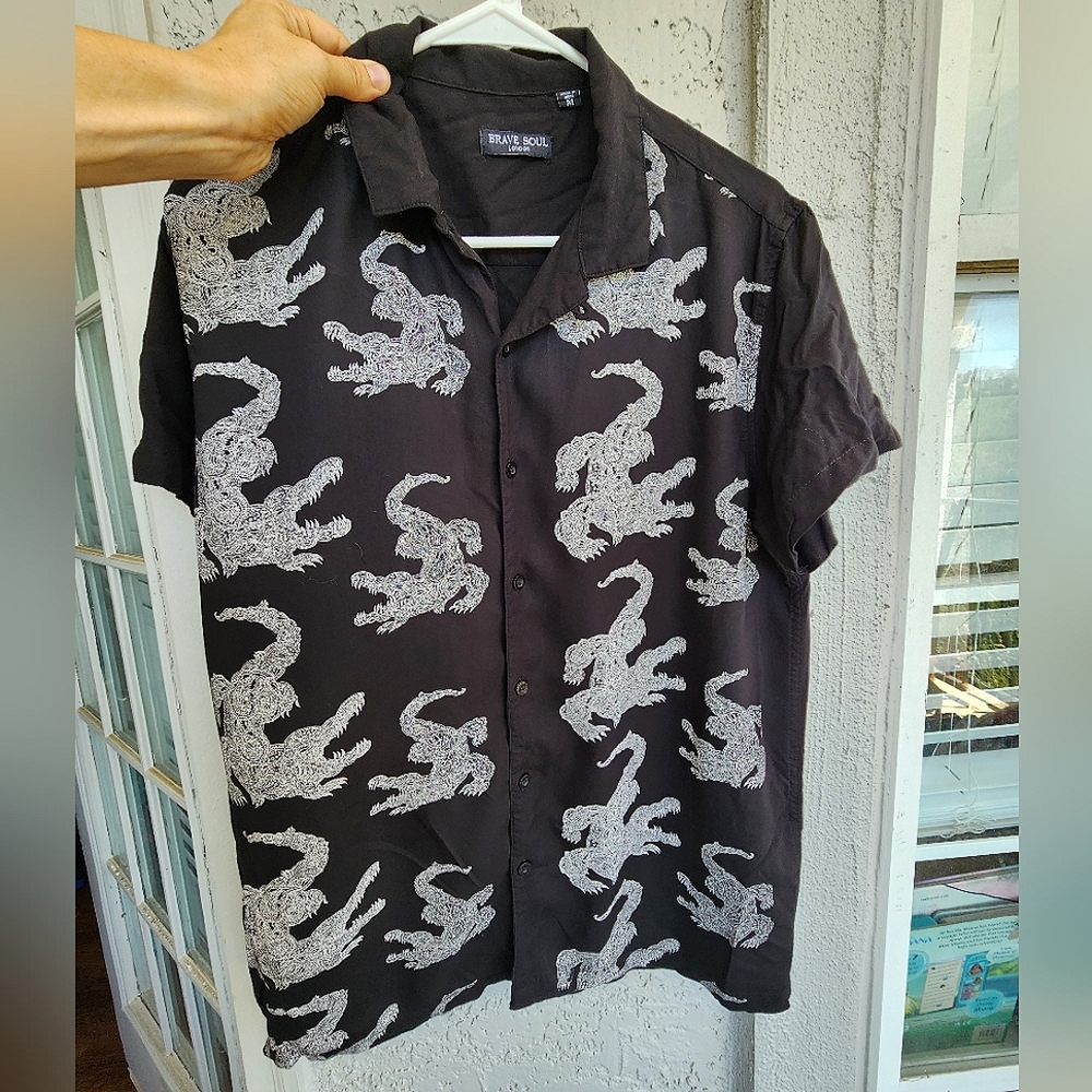 Brave Soul Black Dragon Collard Shirt Sz M Viscose